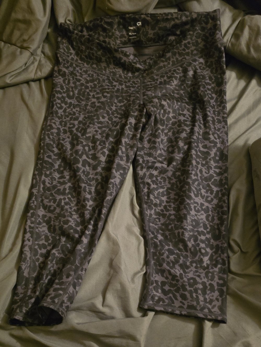 GAP Charcoal Black Leopard Capri Leggings